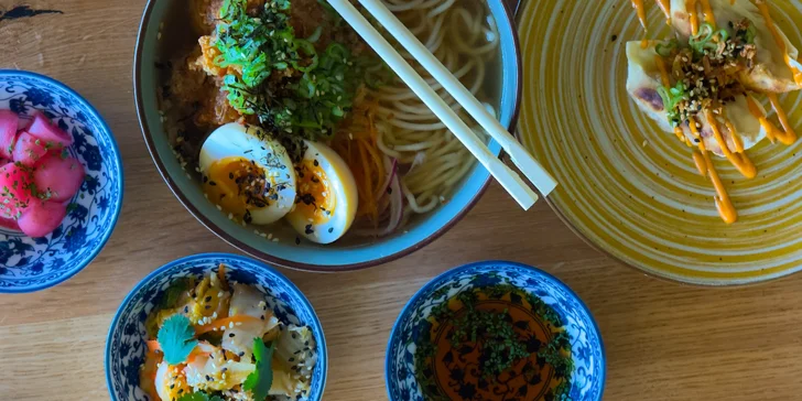Shio ramen, naložená hlíva, gyoza a zelenina tsukemono pro 1 či 2 osoby