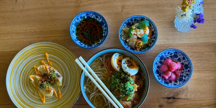 Shio ramen, naložená hlíva, gyoza a zelenina tsukemono pro 1 či 2 osoby