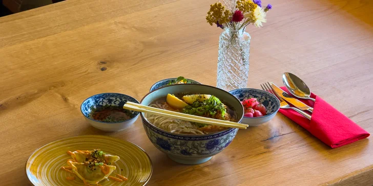 Shio ramen, naložená hlíva, gyoza a zelenina tsukemono pro 1 či 2 osoby