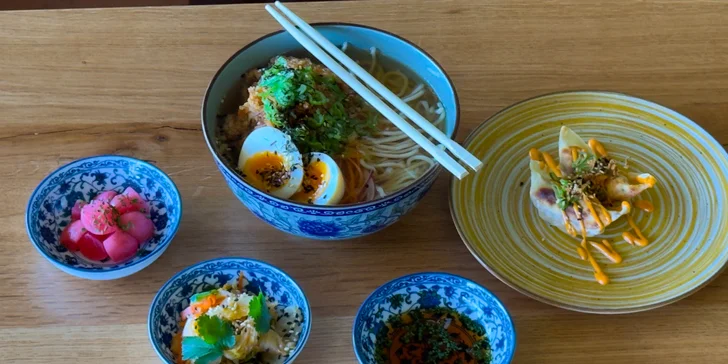 Shio ramen, naložená hlíva, gyoza a zelenina tsukemono pro 1 či 2 osoby