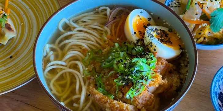 Shio ramen, naložená hlíva, gyoza a zelenina tsukemono pro 1 či 2 osoby