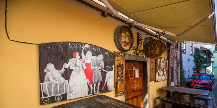 Pohádkový pobyt v Českém Krumlově: malebný penzion na náměstí, snídaně i 10% sleva do restaurace