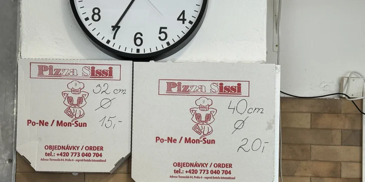 Pizza dle výběru pro 1 i 2 osoby v Pizza Sissi o průměru 32 cm, vč. krabice