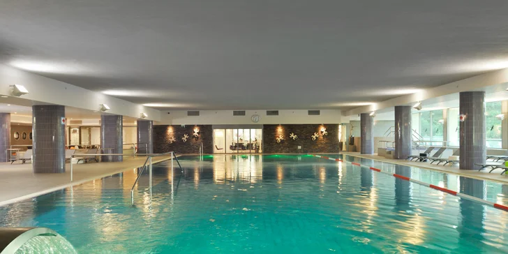 Pobřežní letovisko Strunjan: hotel přímo u pláže, vč. snídaně a neomezeného wellness