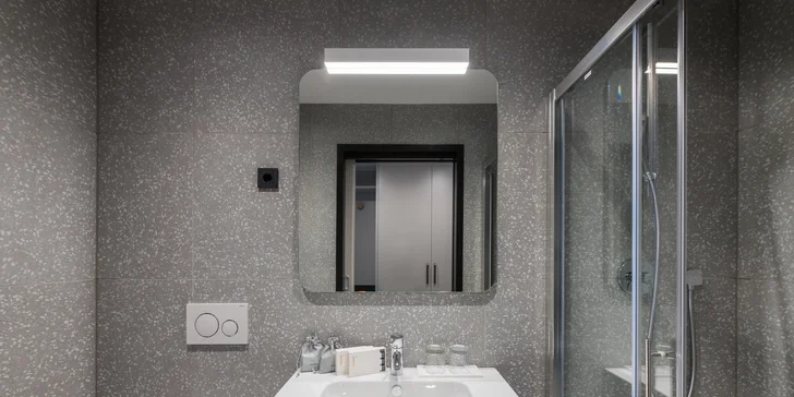 Pobřežní letovisko Strunjan: hotel přímo u pláže, vč. snídaně a neomezeného wellness