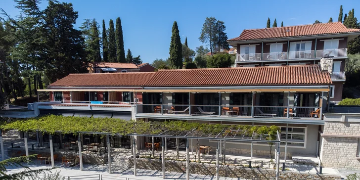 Pobřežní letovisko Strunjan: hotel přímo u pláže, vč. snídaně a neomezeného wellness