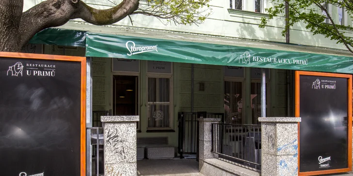 Poctivá hostina pro 1 až 4 osoby: půl kila žeber, omáčky, zelenina, pečivo i pivo
