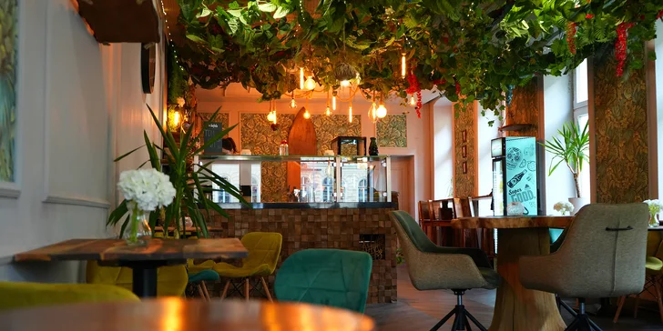 Sushi sety v restauraci Royal Sushi: losos, krevety, kaviár a další, 8–⁠⁠⁠⁠⁠⁠37 ks