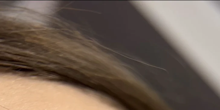 Úprava obočí i celkové líčení: barvení obočí barvou nebo hennou a nude make-up
