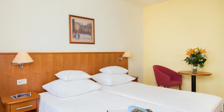Dovolená v Dalmácii: hotel 50 m od pláže se snídaněmi či polopenzí