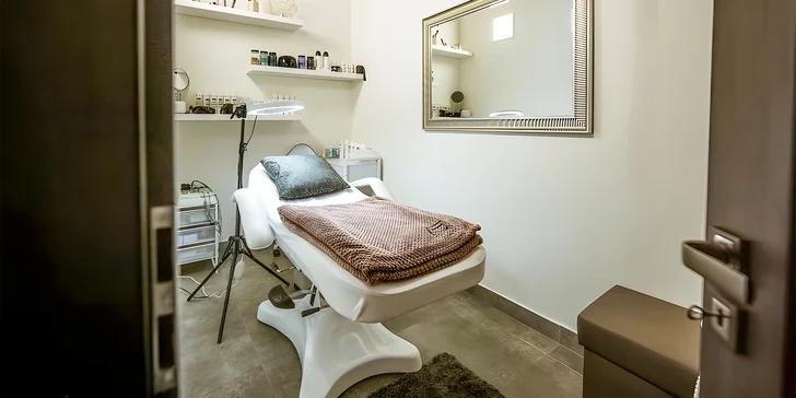 Úprava obočí a barvení řas, večerní líčení i Therapy nebo Luxury ošetření pleti, vč. použití galvanické žehličky