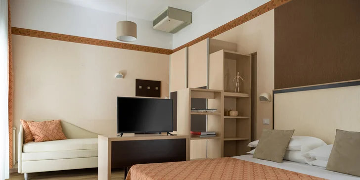 Dovolená v Rimini: 3* hotel blízko pláže, bohaté snídaně i polopenze, bazén, first minute sleva