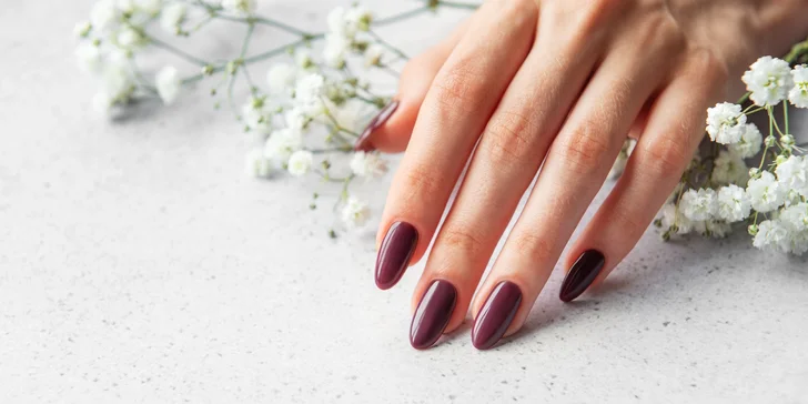 Manikúra i P-Shine, gel lak či modeláž nebo doplnění gelových nehtů