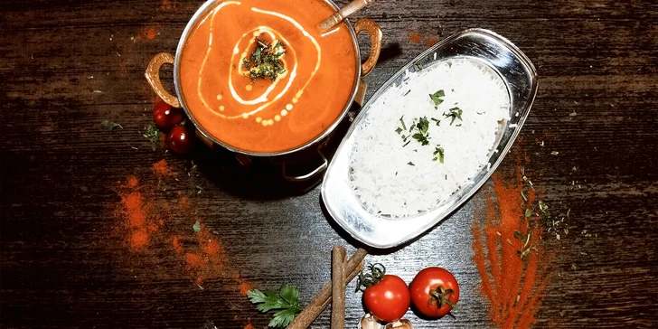 4chodové indické menu pro dva: variace předkrmů, polévka, kuřecí talíř Thali i dezert