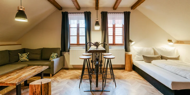 Zrekonstruovaná chalupa ve Frýdlantu nad Ostravicí: přímo u řeky, vlastní sauna, vířivka a zahrada, 9 km od Lysé hory