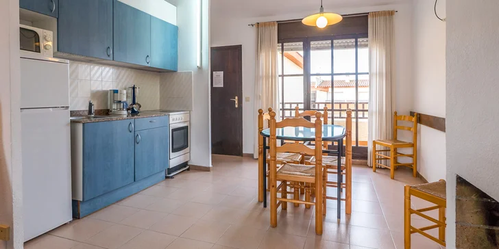 Apartmány na španělském pobřeží Costa Brava: s kuchyňkou, bazénem a 500 metrů od pláže