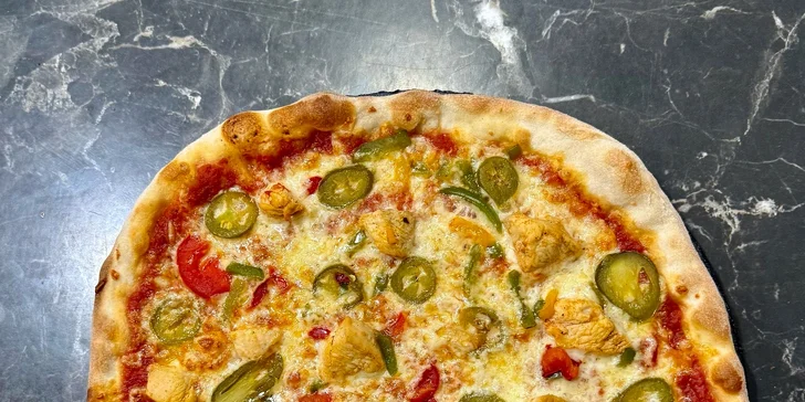 Pizza dle výběru pro 1 i 2 osoby v Pizza Sissi o průměru 32 cm, vč. krabice