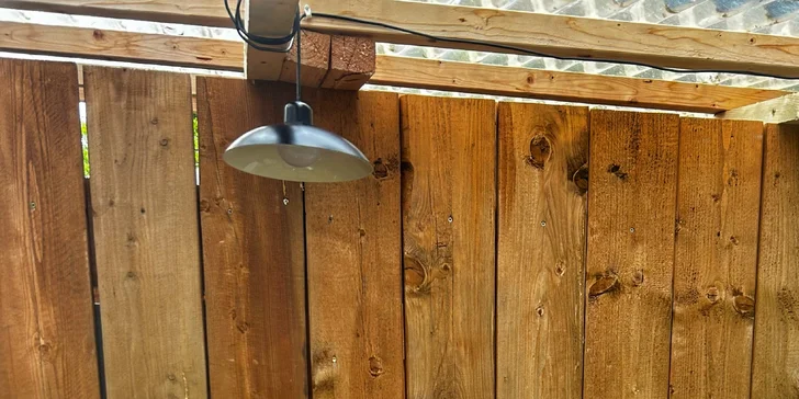 Glamping na pomezí Orlických hor a Králického Sněžníku: moderní stan s terasou, grilem i snídaní