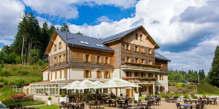 Stylový golfový hotel v Mariánských Lázních se snídaní a saunou