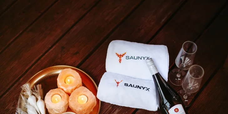 2 hodiny v privátním střešním wellness pro 2 osoby: vířivka s výhledem, sauna i lahev sektu