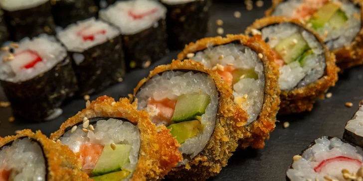 Pestré sety 28–72 ks sushi ve Frýdku-Místku: s okurkou, avokádem i tuňákem či krabem