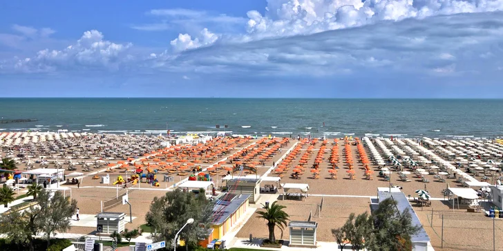 Dovolená v Rimini: 3* hotel blízko pláže, bohaté snídaně i polopenze, bazén, first minute sleva