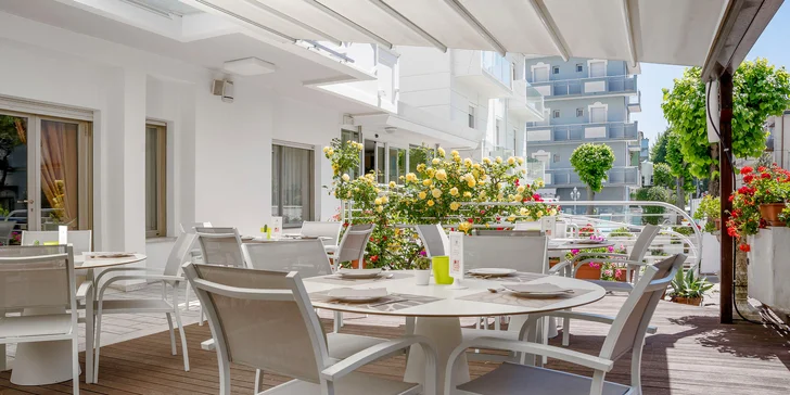Dovolená v Rimini: 3* hotel blízko pláže, bohaté snídaně i polopenze, bazén, first minute sleva