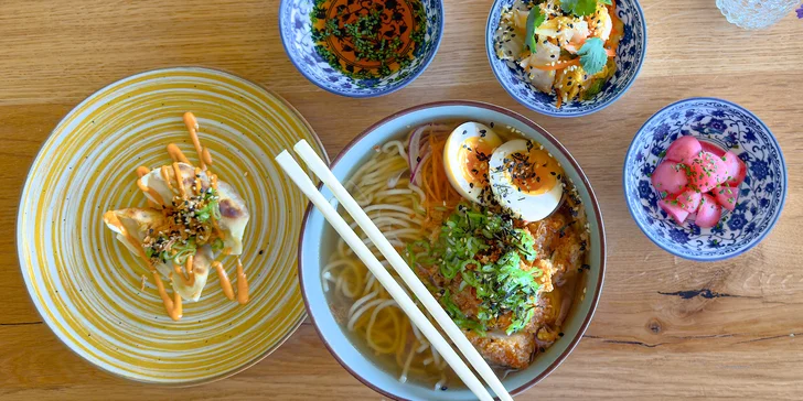 Shio ramen, naložená hlíva, gyoza a zelenina tsukemono pro 1 či 2 osoby