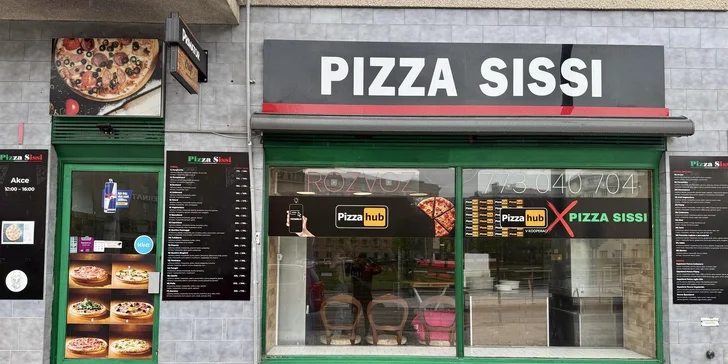 Pizza dle výběru pro 1 i 2 osoby v Pizza Sissi o průměru 32 cm, vč. krabice
