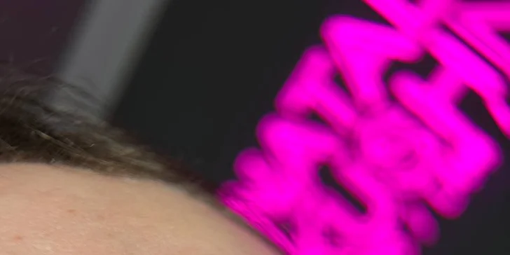 Úprava obočí i celkové líčení: barvení obočí barvou nebo hennou a nude make-up