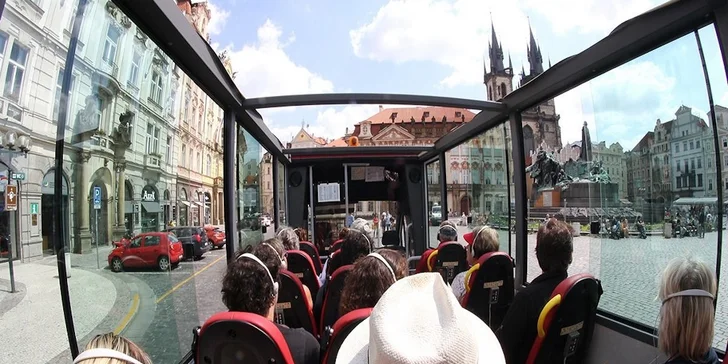 Okružní jízda Prahou: 1 hodina v otevřeném autobuse a 1hod. projížďka lodí pro děti i dospělé