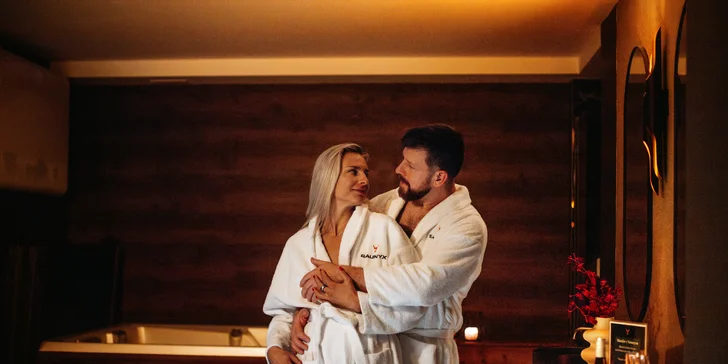120 minut v privátním wellness pro dva: infrasauna, vířivka i lahev sektu