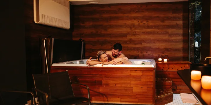 120 minut v privátním wellness pro dva: infrasauna, vířivka i lahev sektu