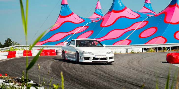 Nissan Skyline R34 nebo Nissan Silvia: jízda za volantem či na sedadle spolujezdce a třeba i driftem