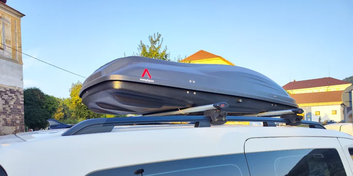 Půjčení nosiče kol Thule nebo rakve na auto na 4 až 7 dní