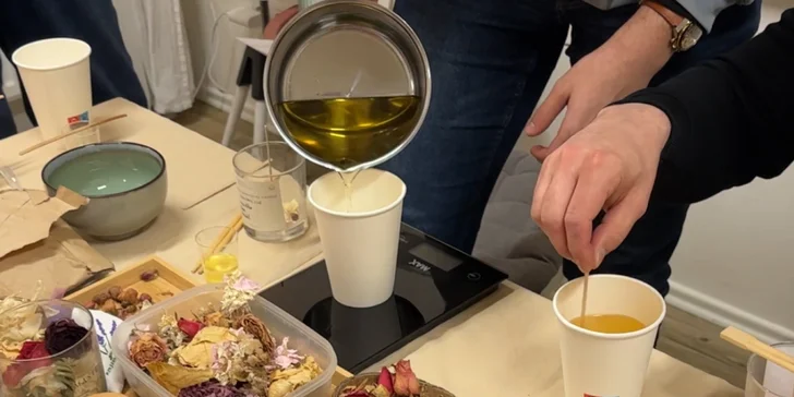 Vyrobte si vlastní vonnou svíčku: kreativní workshop pro 1 i 2 osoby
