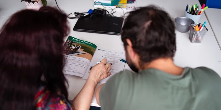 1 nebo 5 individuálních lekcí AJ v Mostě: online, v učebně nebo na procházce