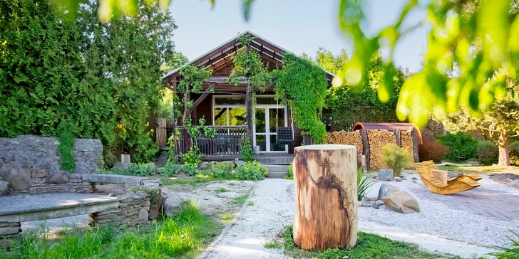 Stylová chatka v západních Čechách pro dva: sauna, jezírko i muzikoterapie