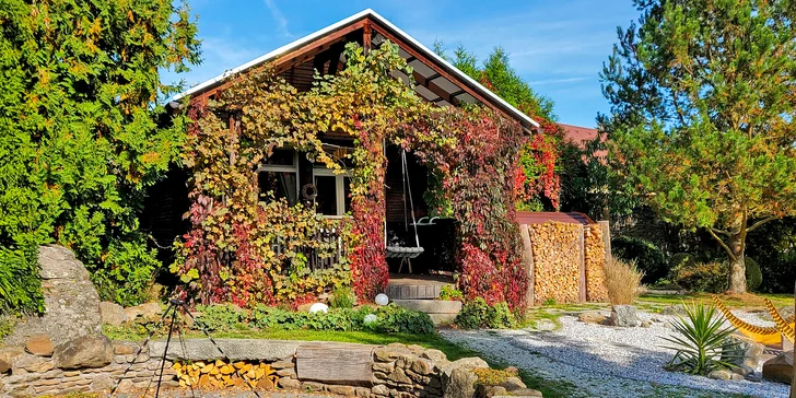 Stylová chatka v západních Čechách pro dva: sauna, jezírko i muzikoterapie