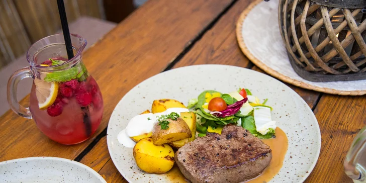 Pohádkový pobyt v Českém Krumlově: malebný penzion na náměstí, snídaně i 10% sleva do restaurace
