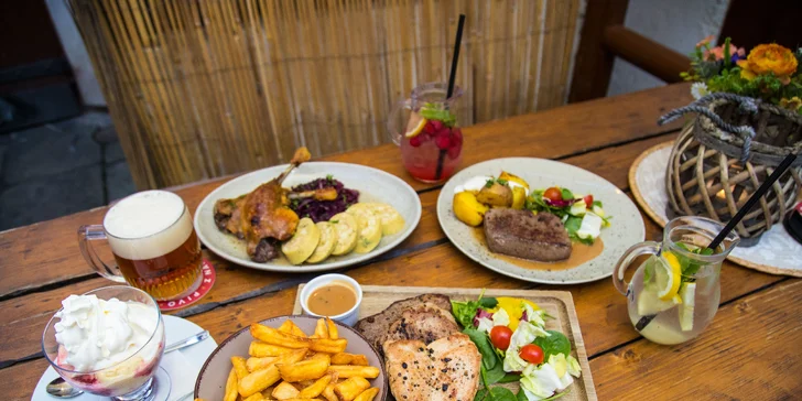 Pohádkový pobyt v Českém Krumlově: malebný penzion na náměstí, snídaně i 10% sleva do restaurace