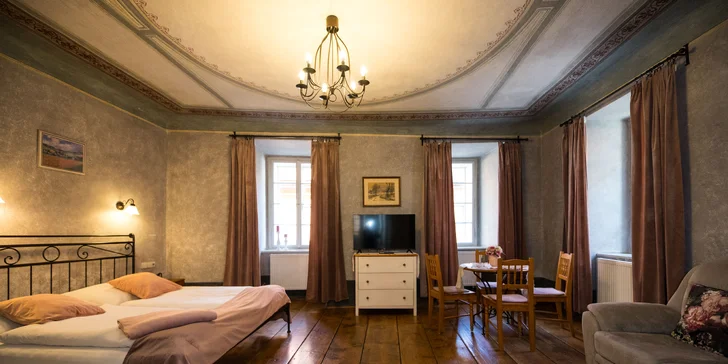 Pobyt v historickém penzionu v srdci Českého Krumlova: snídaně a 10% sleva do restaurace