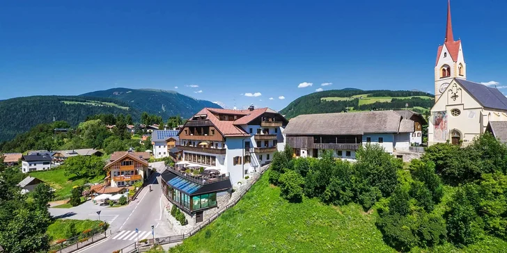 4* dovolená v Dolomitech s polopenzí: neomezeně wellness, Kronplatz Guest Pass i jízdárna