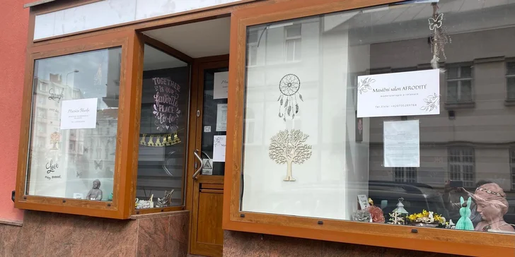 Relaxační masážní terapie pro ženy: masáž a zábal pro uvolnění svalů