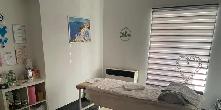 Relaxační masážní terapie pro ženy: masáž a zábal pro uvolnění svalů