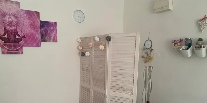 Relaxační masážní terapie pro ženy: masáž a zábal pro uvolnění svalů
