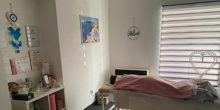 Relaxační masážní terapie pro ženy: masáž a zábal pro uvolnění svalů