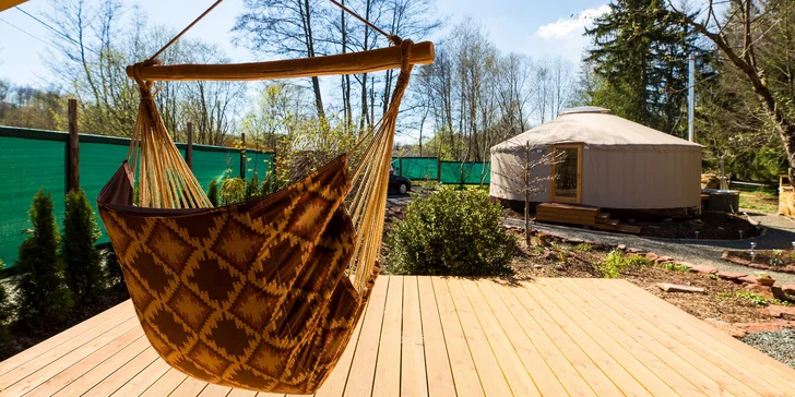 Relax a klid mezi pastvinami: pobyt v moderní jurtě se saunou a vířivkou, možnost snídaní
