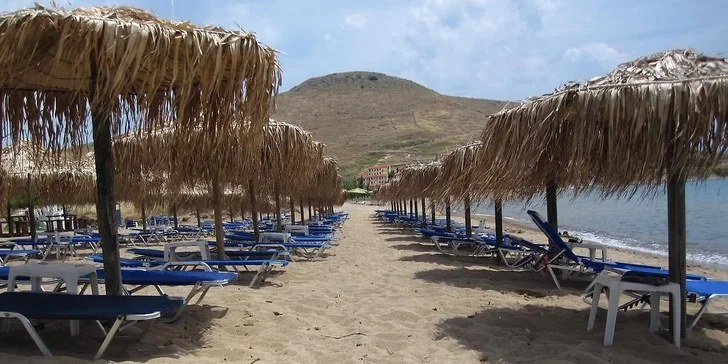 Pobytový zájezd na řecký ostrov Limnos: 3* apartmán s terasou, přímo u pláže Plati Beach, letenky v ceně