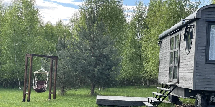 Pobyt v maringotce u Jizery: u lesa a cyklostezky, vč. možnosti snídaně, 6 km od Benátek nad Jizerou